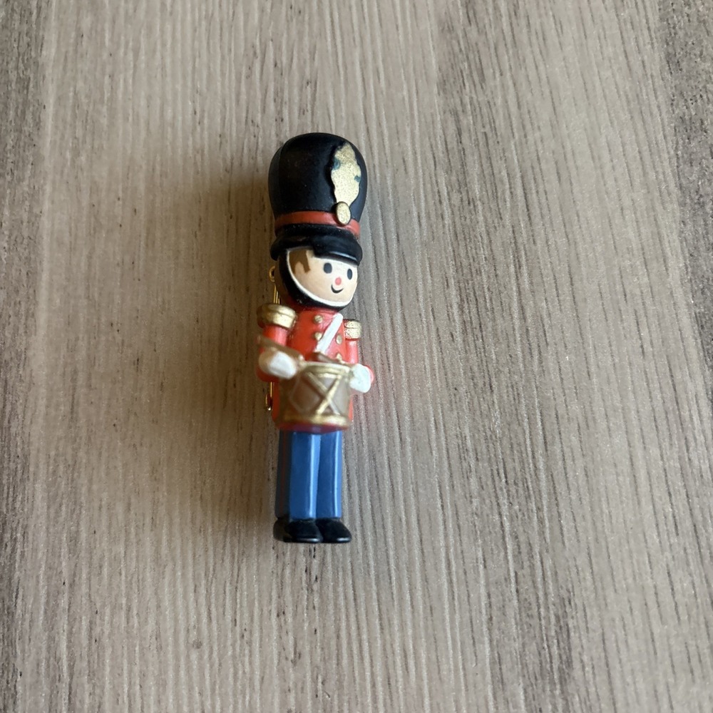 Vintage Hallmark Cards Marked Plastic Toy Soldier Drummer Christmas Holiday Pin